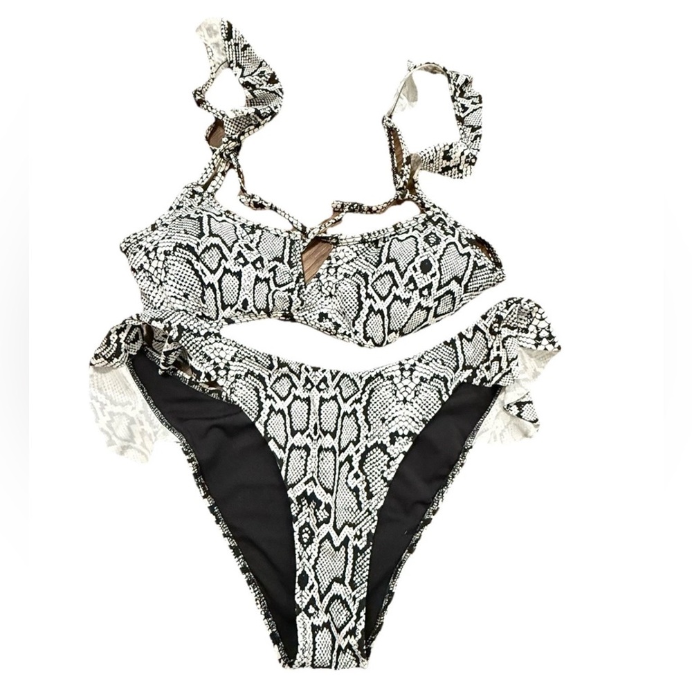 ☀️$5 sale Kendall And Kylie Snake Print Bikini Size Large